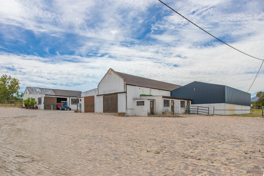 6 Bedroom Property for Sale in Lyndoch Western Cape